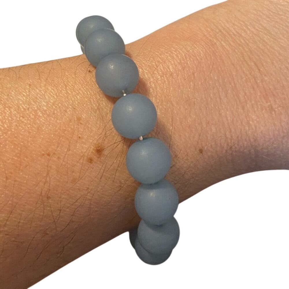 blue bead bracelet
